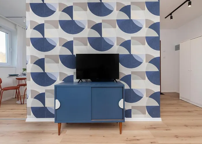 Apartment Retro Style With Balcony Near The Forest By Renters *